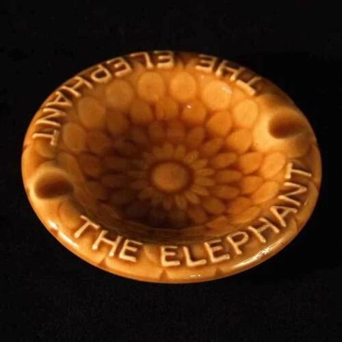 Cendriers publicitaires de collection faïence