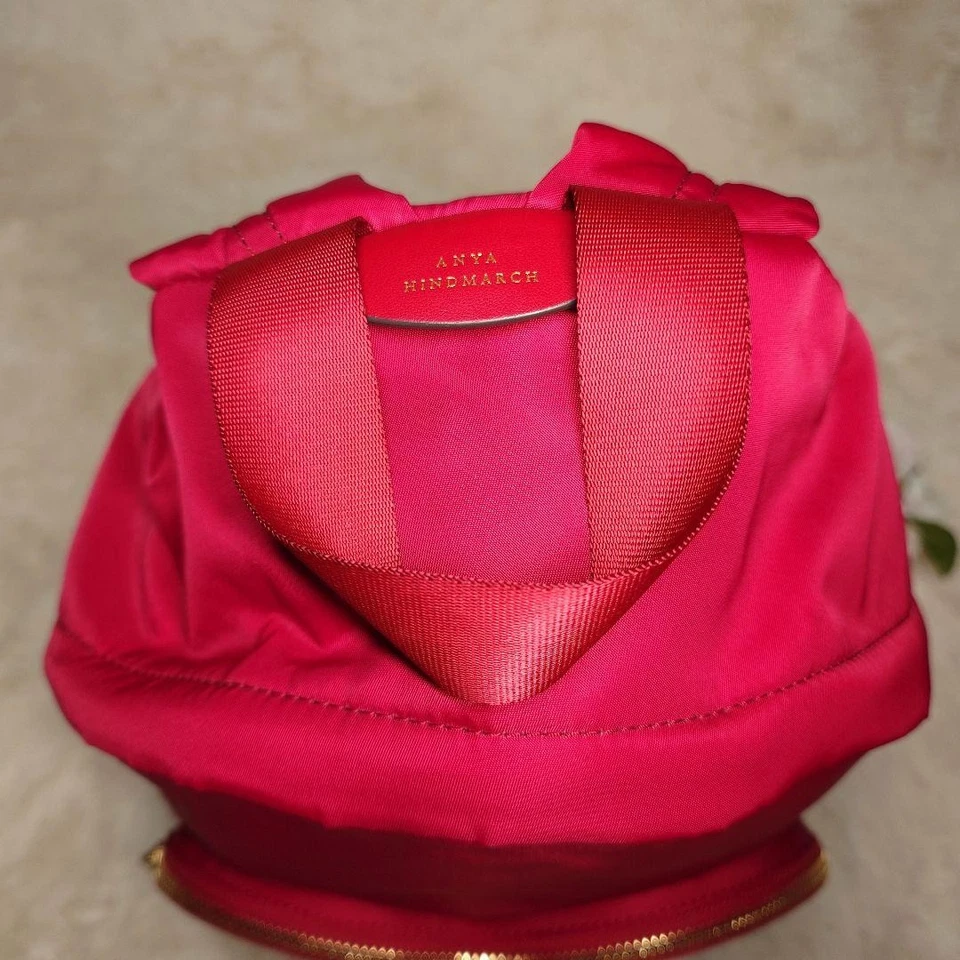 Auténtica Mochila Anya Hindmarch Chubby Heart Nylon Roja de Japón 133461K Foto 4 de 4