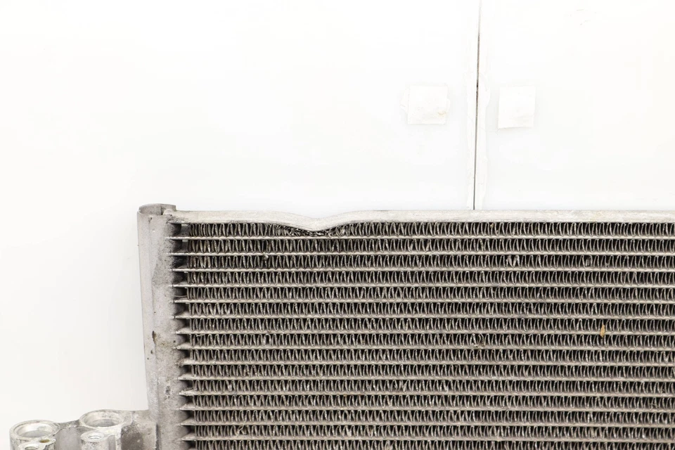 2009-2013 BMW 750I - Condensador CA 9149390 - Imagem 2 de 4