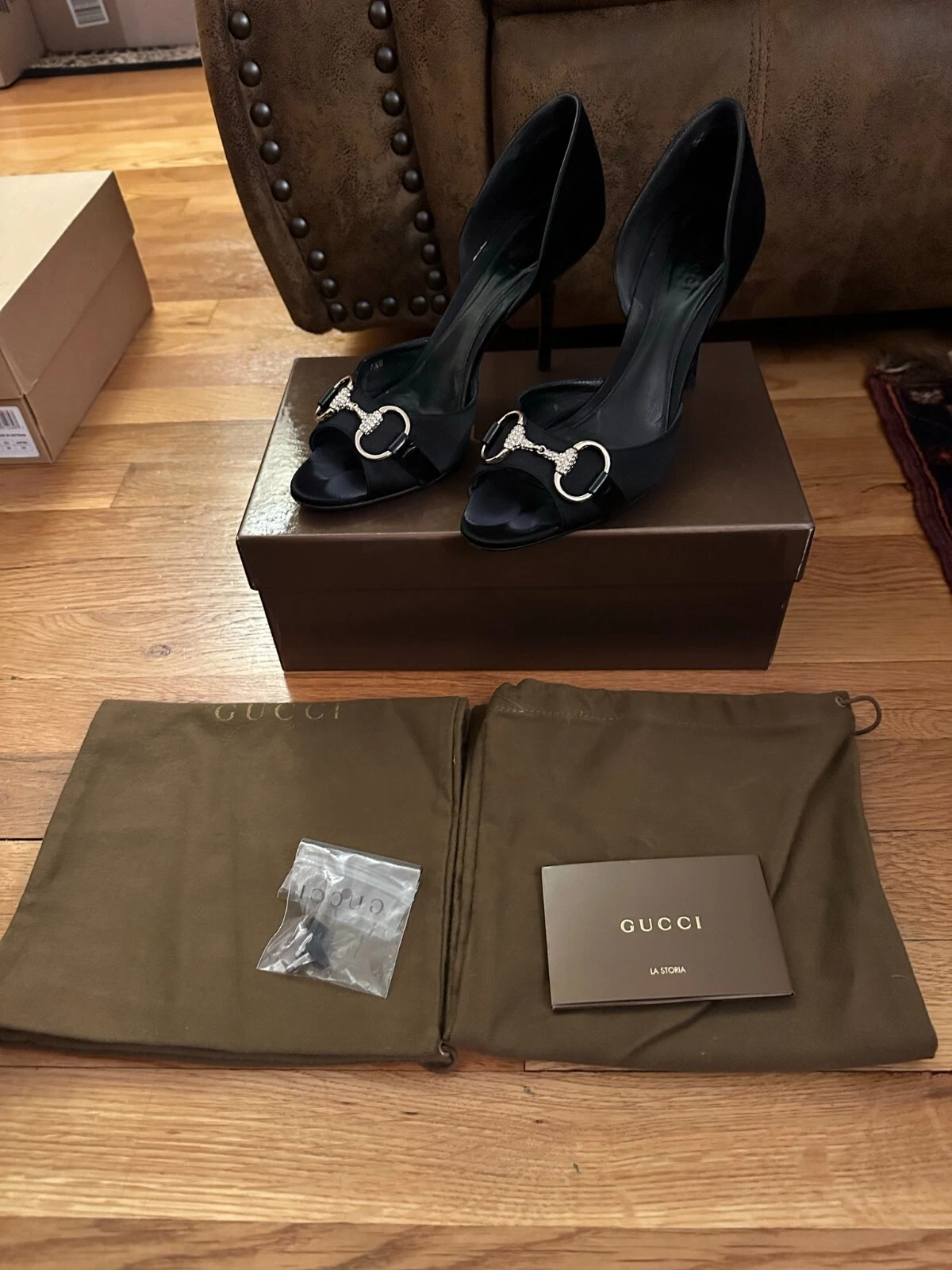 Escarpins satin GUCCI noirs avec chaussures Tess or et strass   7,5