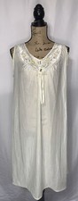 Barbizon sleeveless soft embroidered Cream Nightgown Satin Feel 100 Poly Sz. M