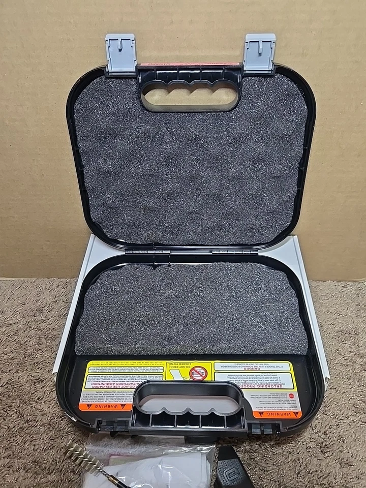 Glock G19 Gen 5 Hard Case with Collimator Sight & Accessories - Image 3 of 4