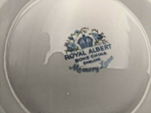 Royal Albert COFFEE POT w/lid, 6 coffee cups, creamer,sugar bowl MEMORY LANE - Picture 5 of 9