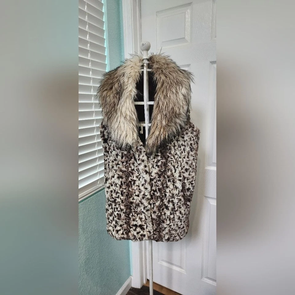 Chaleco de piel sintética Adrienne Landau talla mediana Foto 2 de 4