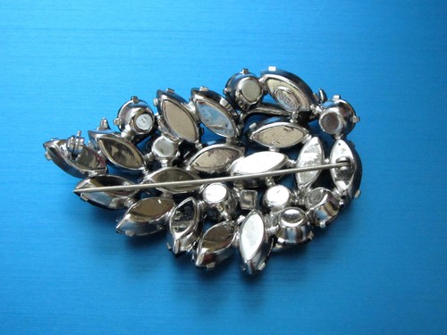 FABULOUS WEISS 2 1/2" SMOKY GREY NAVETTE CRYSTAL RIBBONS SILVER TONE BROOCH WA6 - Picture 5 of 5