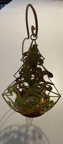Metal christmas tree tealight holder