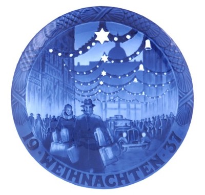 ROYAL COPENHAGEN 1937 Christmas Plate Shopping on Strøget GERMAN Weihnachten