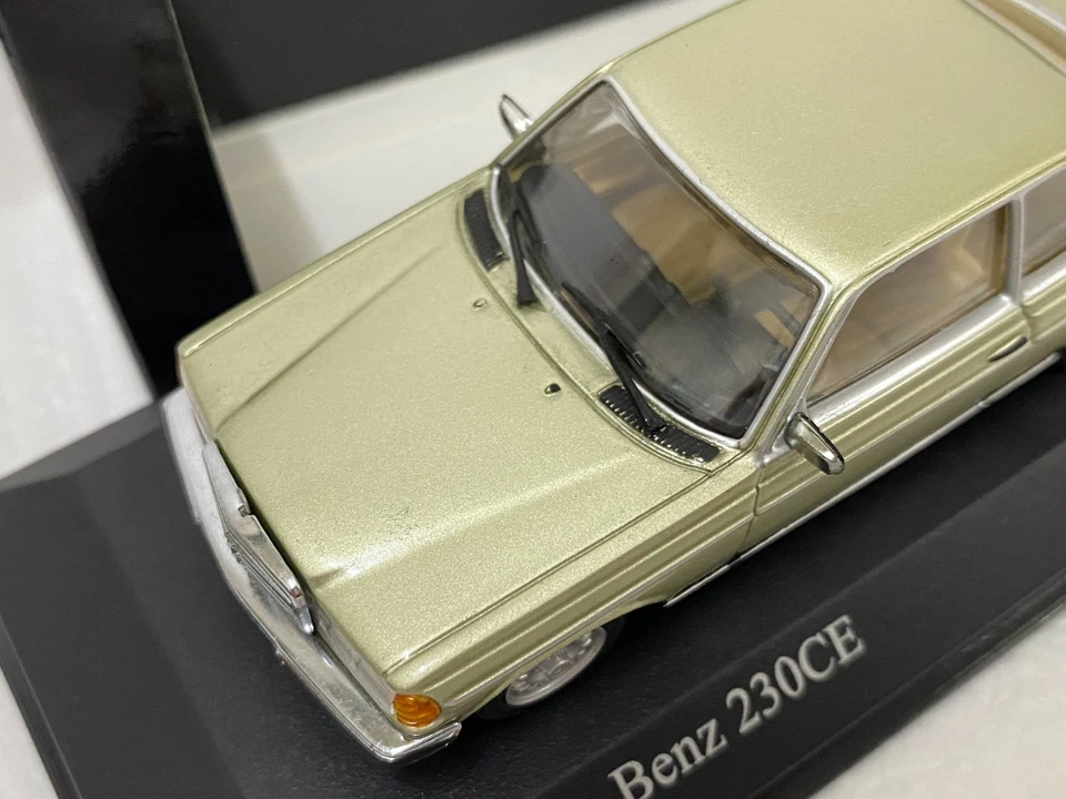 (paint issue) Minichamps Mercedes Benz 230CE W123 1977 1:43 scale model car - Image 3 of 4