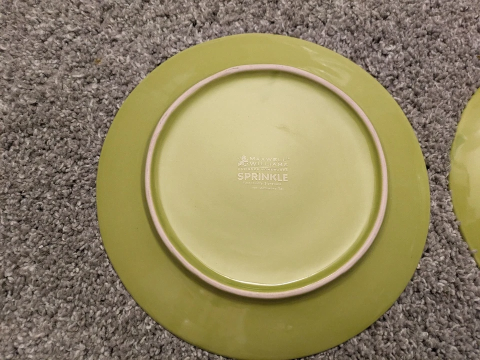 Juego de 2 platos de ensalada Maxwell & Williams Sprinkle Dot verde lima 8" Foto 4 de 4