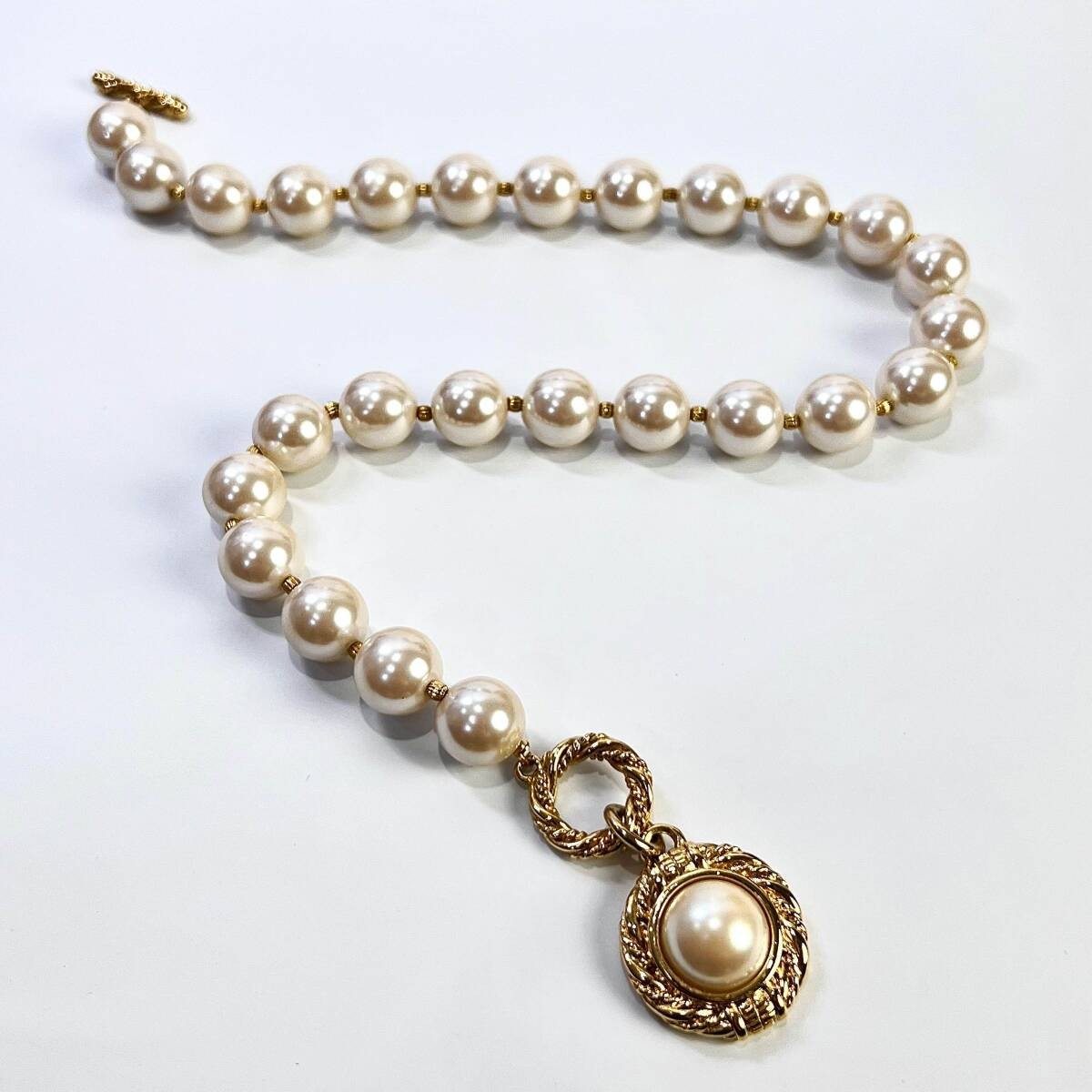 GIVENCHY Givenchy Faux Pearl Design Necklace 40cm GP Women's Accessories  thumbnail 4