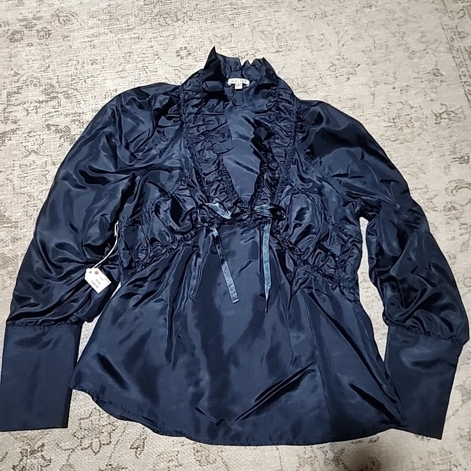 Blusa Walter Seda S Azul Marino Volantes Manga Larga Cuello en V Lazo Preppy Clásica Foto 4 de 4