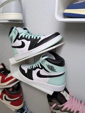 Sneaker Wall Mount: 3D printed Floating Shoe Nike Display Shelf
