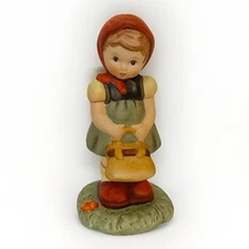 Vintage Goebel 1996 Berta Hummel Figurine BH15 Proud Moment 3.5" Tall