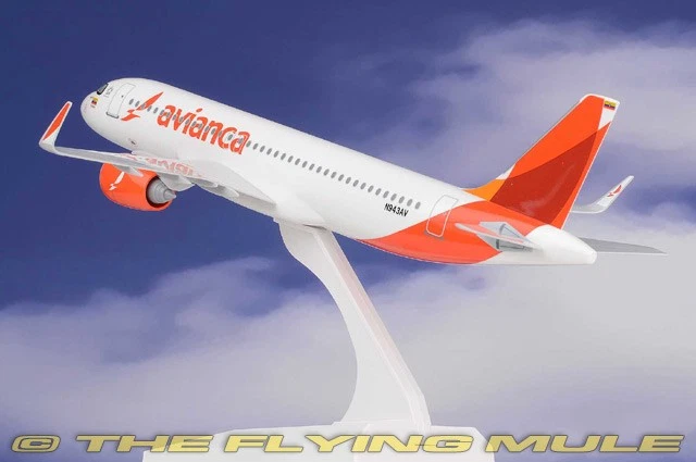 Skymarks 1:150 A320neo Avianca Colombia N943AV - Image 2 of 4