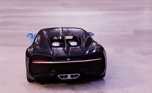 Bugatti Chiron DieCast Metal Model Car SuperCar Hypercar by Welly 1:24 Scale - Picture 6 of 9