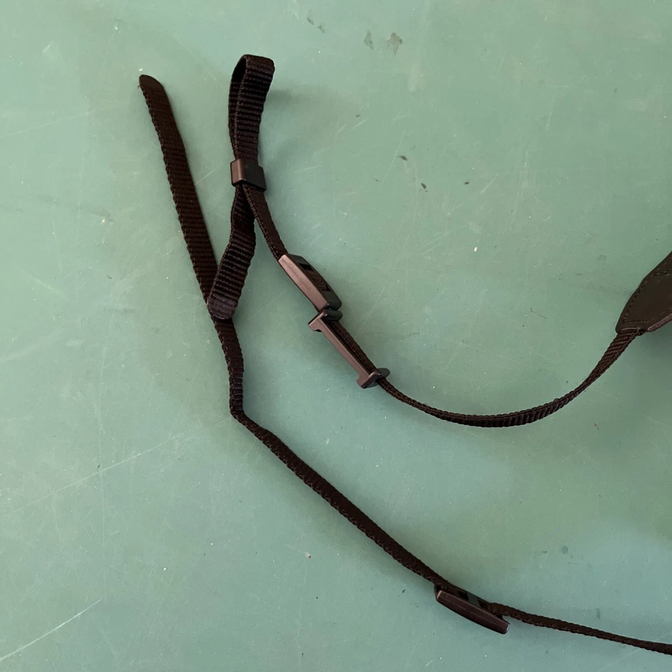 Canon EOS 60D Shoulder Camera Strap. OEM. Blue/Red/White. VERY GOOD. - Image 4 of 4