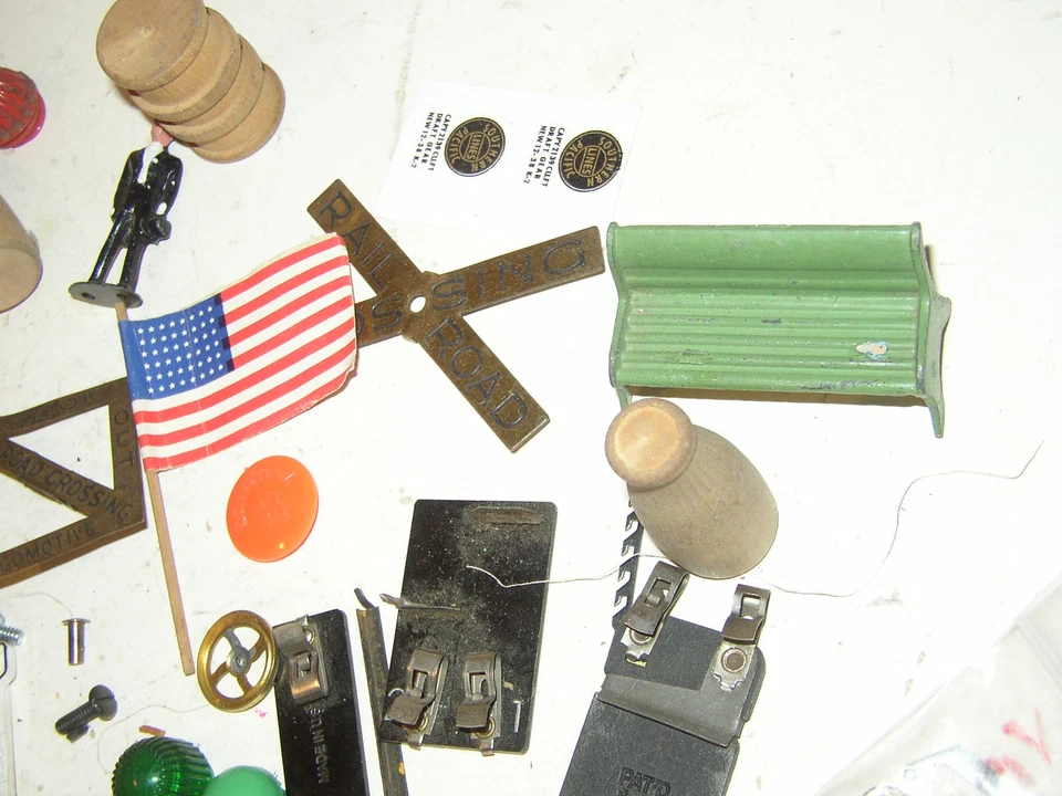 Lionel Part Accessories sign cross buck lumber barrel flag bench MORE JUNK man - Image 4 of 4