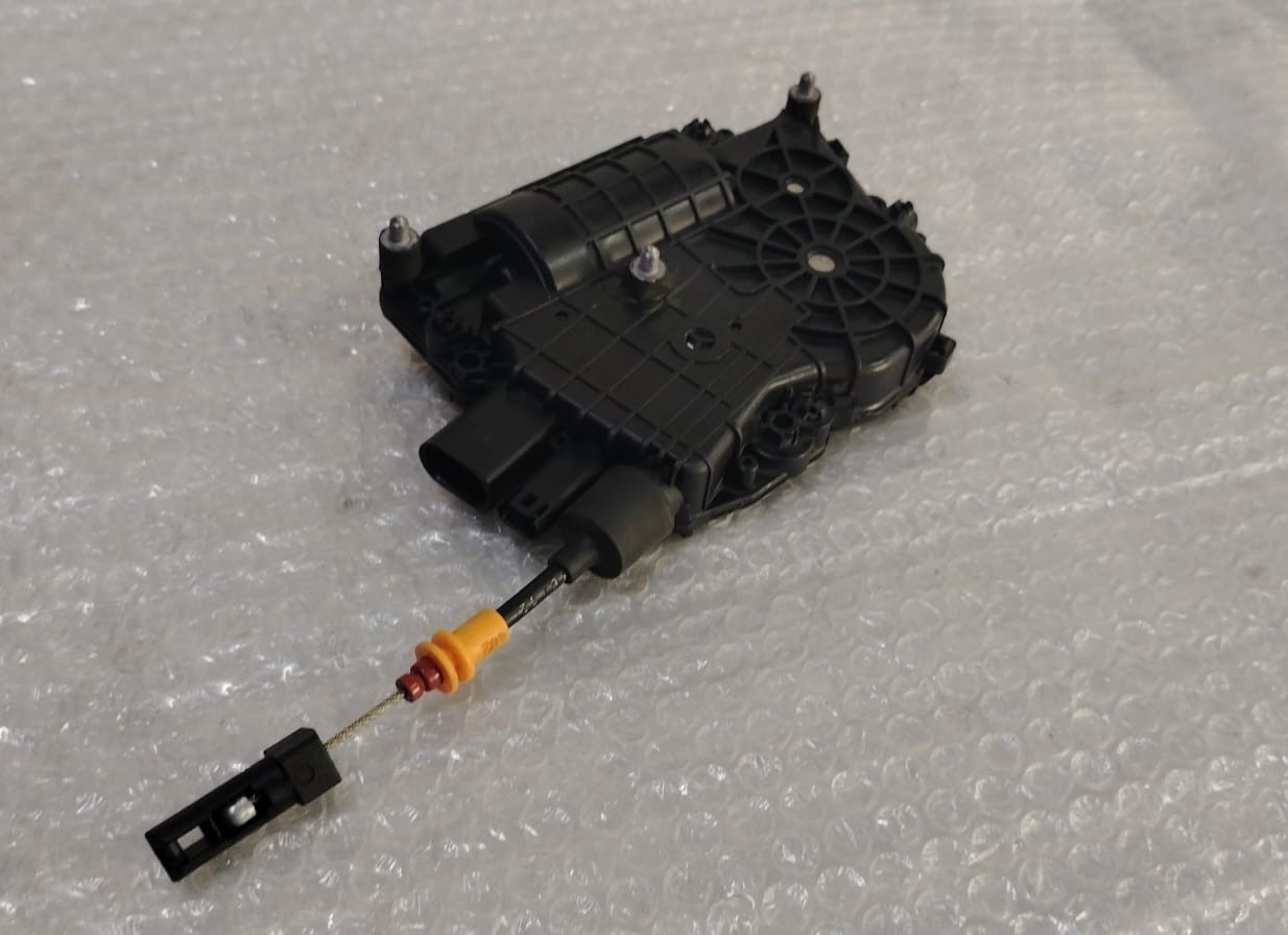 OEM BMW X5 E70  REAR RIGHT DOOR LOCK MECHANISM Automatic Closer 4153 3093 00