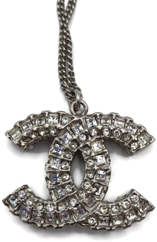 Collar colgante Chanel cristal logotipo CC Chanel Francia joyería de moda vintage Foto 3 de 4