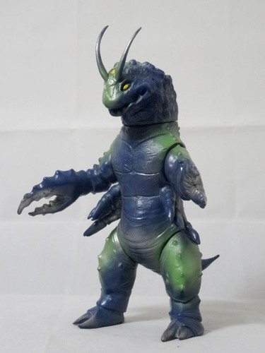 Bearmodel Rare Sasoringa Soft Vinyl Figure Silver Kamen Monster Kaiju Sofubi - Picture 10 of 20