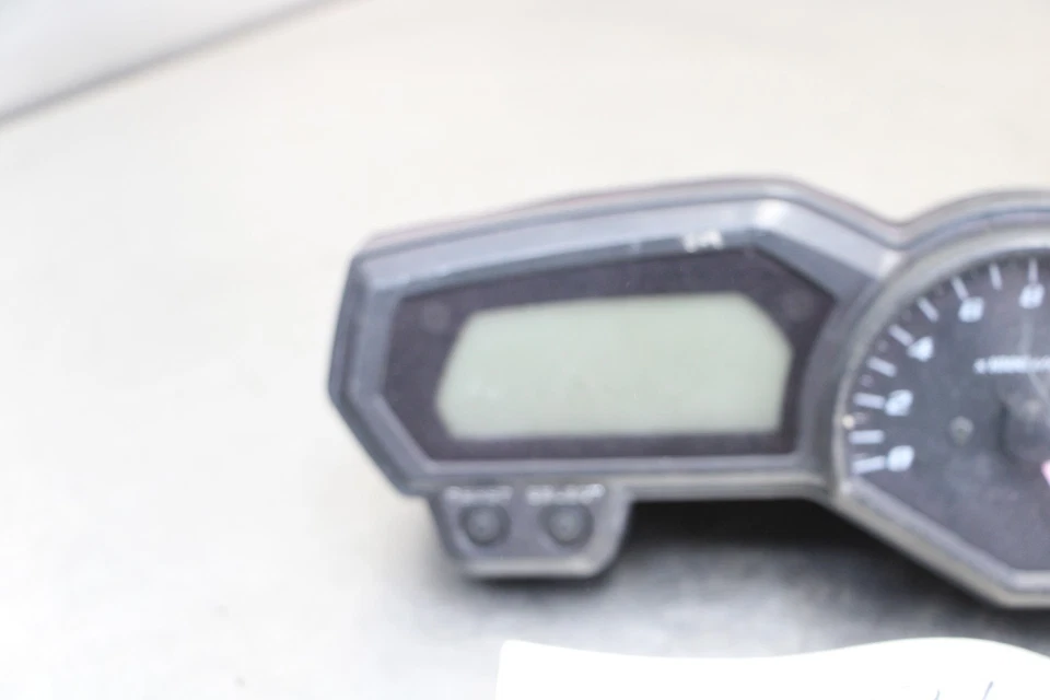 04-09 YAMAHA FZ6 SPEEDO TACH GAUGES DISPLAY CLUSTER SPEEDOMETER TACHOMETER - Image 3 of 4