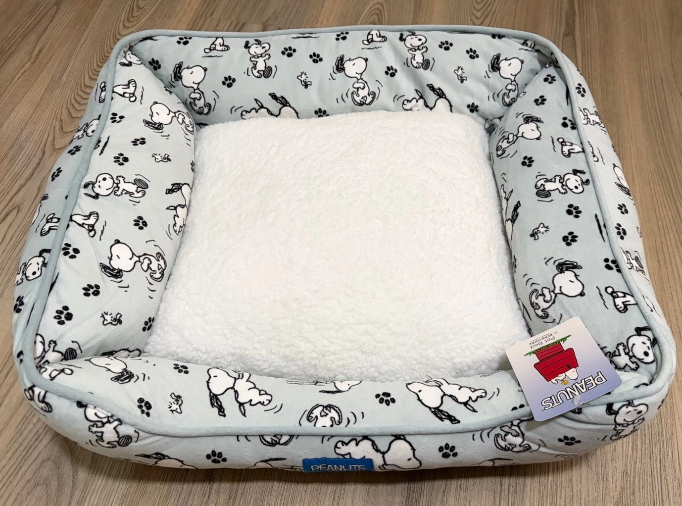 Peanuts New Snoopy Camp Pet Cozy Cuddler Bed 25x21x8