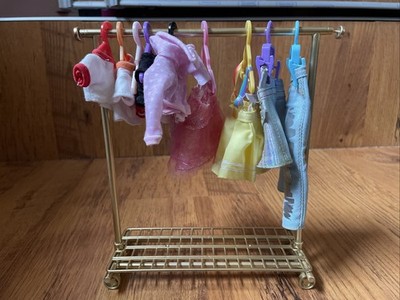 MGA Entertainment Rainbow High Fashion Studio Puppe mit Kleidung
