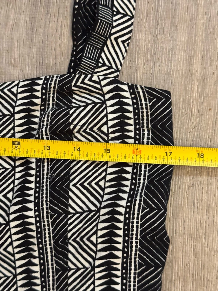 Mono mameluco grande para mujer Urban Outfitters estampado azteca blanco y negro’s Foto 4 de 4