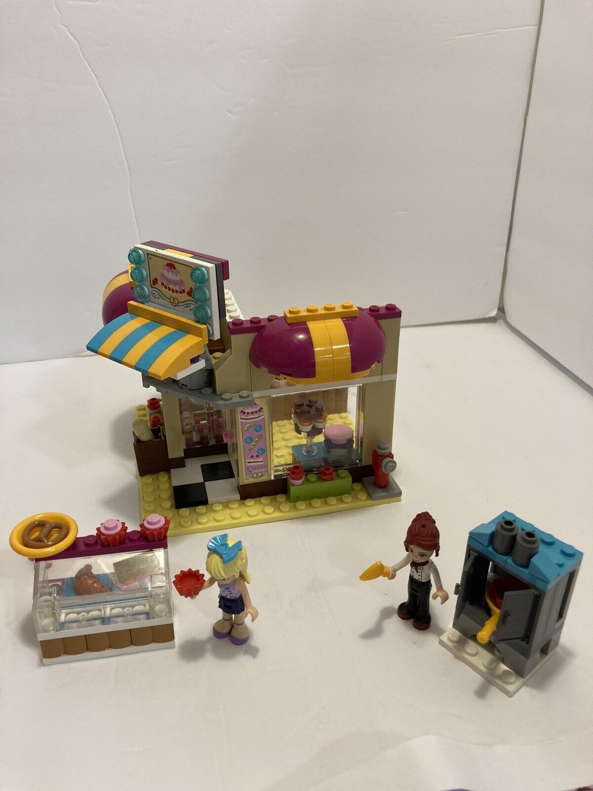 LEGO Friends Minifigure Minidoll- Danielle or Mia - Set 41006 Downtown  Bakery