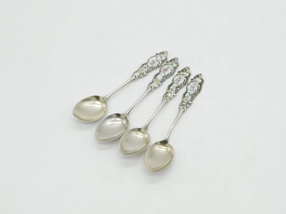 Juego de cuatro cucharaditas americanas del siglo XX de plata de ley y esmalte floral Foto 2 de 4