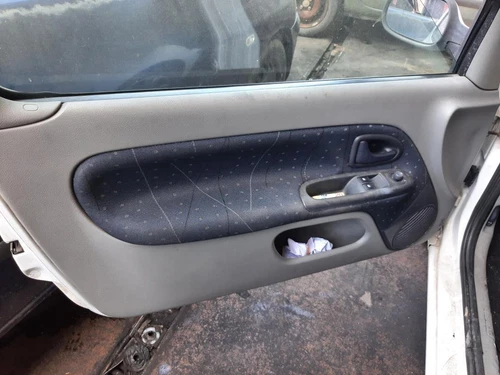 8200002469 Faro Fendinebbia Sinistro per RENAULT CLIO II FASE II (B/CB0) 8826970 - Foto 7 di 10