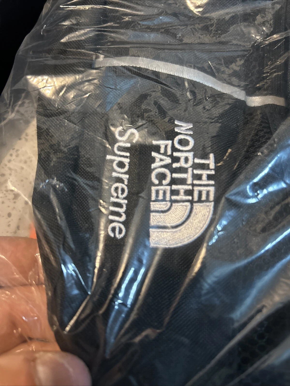 Sac taille fendu Supreme The North Face noir flambant neuf à la main