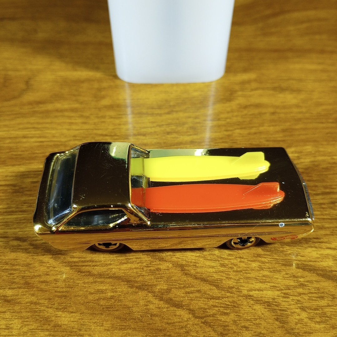 Hot Wheels Vintage Redline Deora 1 of 4000 FAO Schwarz Gold Hot Wheels Vintage Redline Deora 1 of 4000 FAO Schwarz Gold