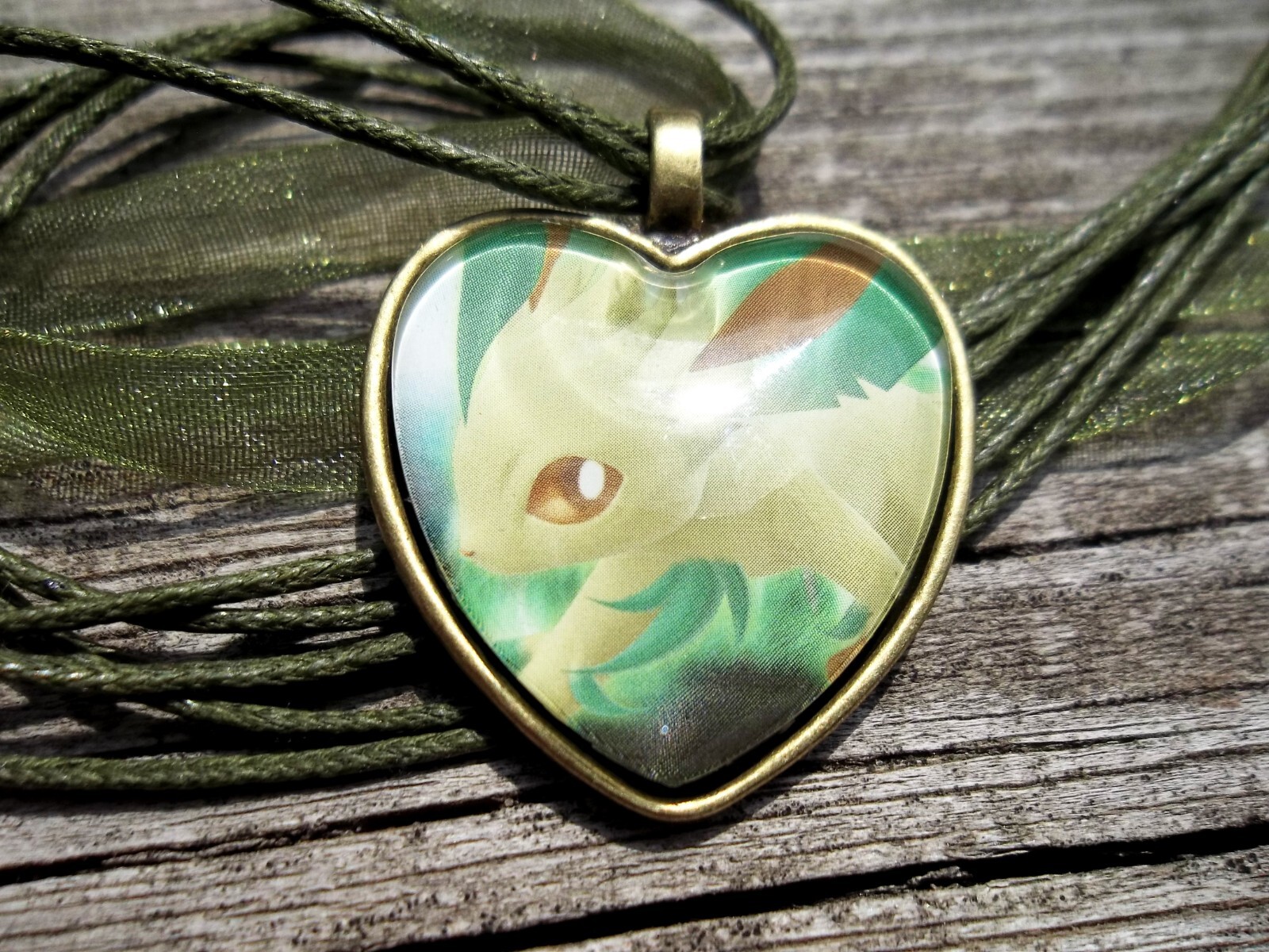 Pokemon Leafeon Handmade Pendant Glass Necklace Cosplay Dark Explorers 6/108