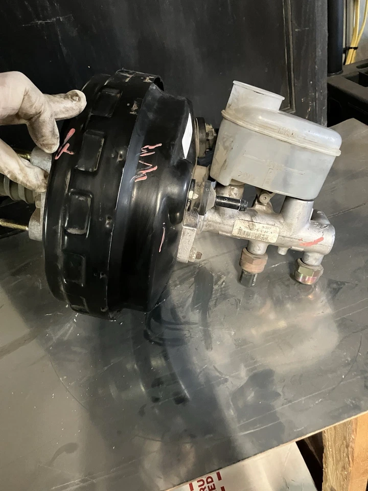 Toyota Sequoia 2004 refuerzo de freno y conjunto de cilindro maestro (probado) Foto 2 de 4