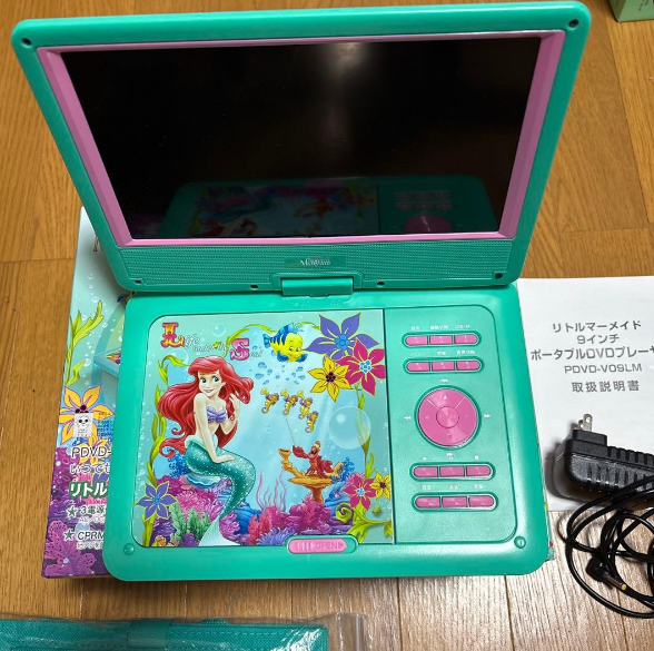 Disney the Little Mermaid/Ariel / 9-inch Portable DVD player PDVD