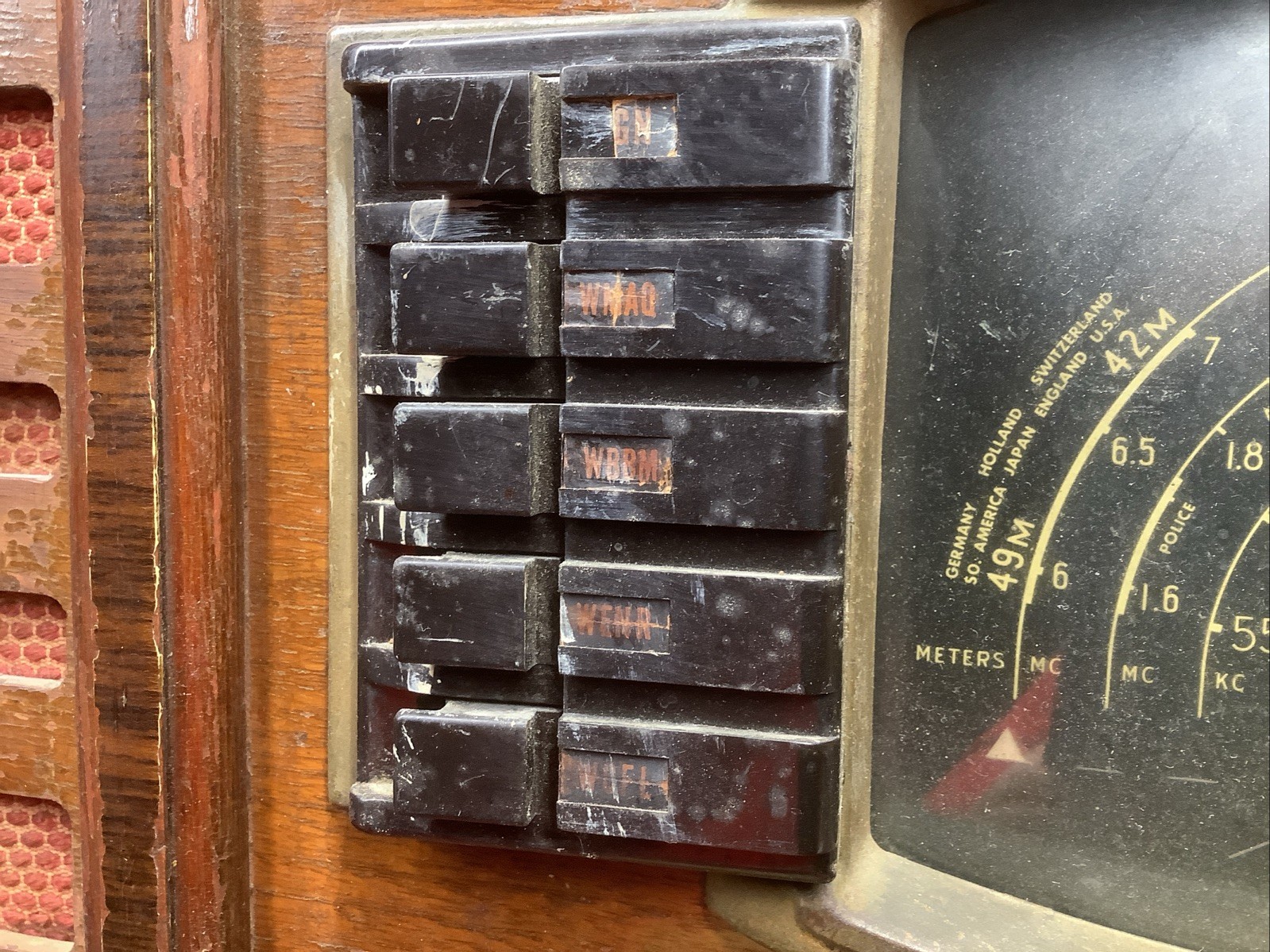 1942 ZENITH RADIO WOOD Model 7S633R Black Dial SW BC Multi Bands Automatic Solid