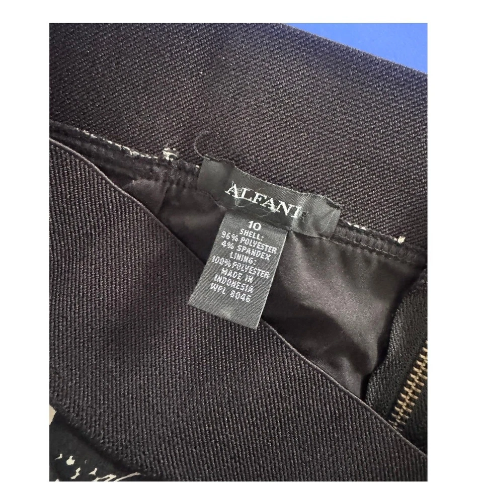 Falda lápiz Alfani para mujer talla 10 negra blanca floral en capas cremallera trasera  Foto 3 de 4
