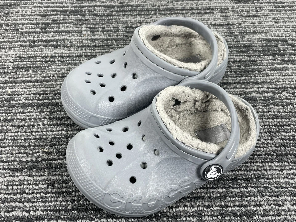 🔥 Zuecos Crocs Clásicos Forrados Niños Gris Doble Comodidad Zapatos Sin Cordones Talla C9 Foto 2 de 4