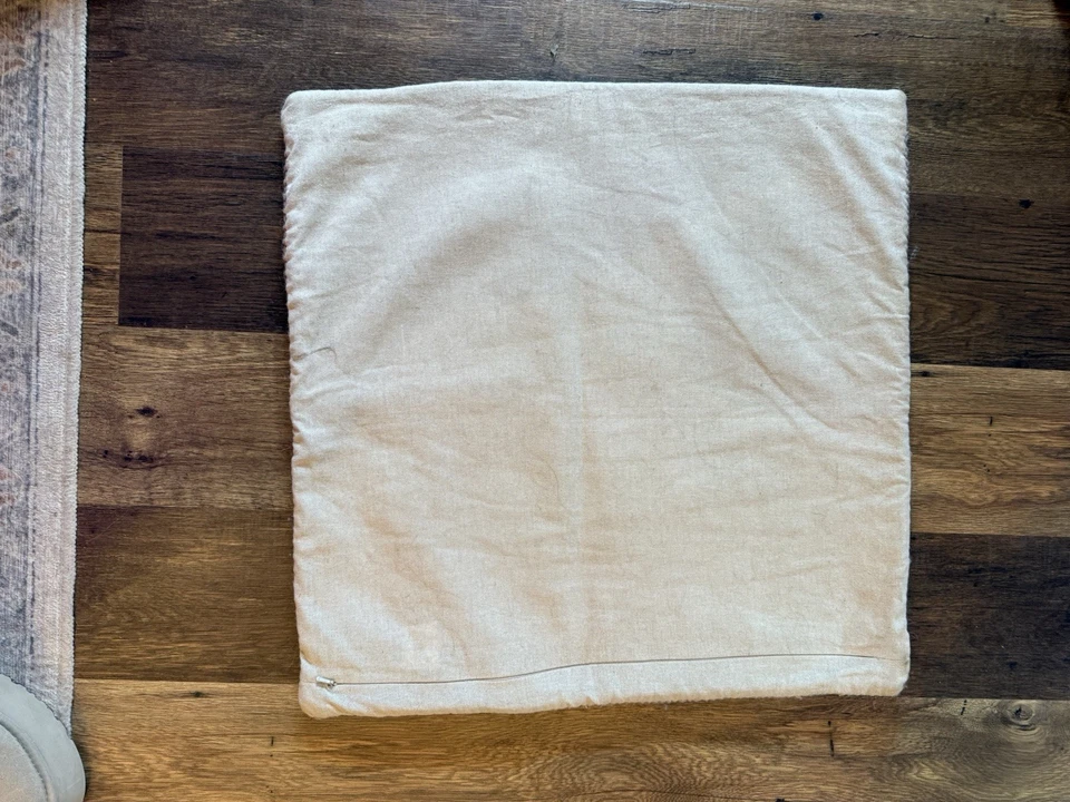 Funda de almohada de lana tejida Pottery Barn Renly 22" acogedora con acento pastel natural Foto 3 de 4