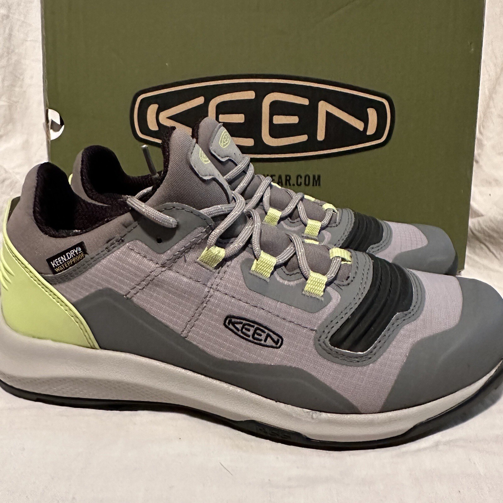 NEW KEEN Women’s Size 8.5 M Tempo Flex Waterproof Fast Hiking Sneakers 1024849