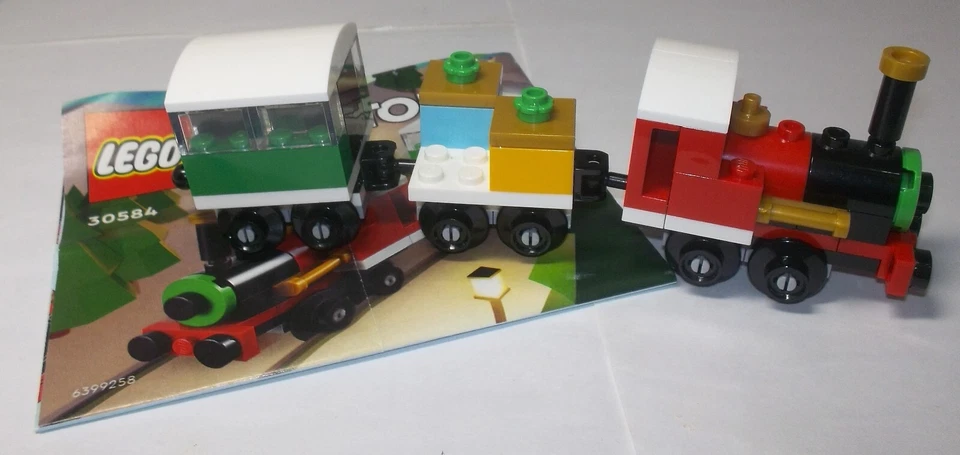 LEGO 30584 Winter Christmas Train, photo 1 of 5