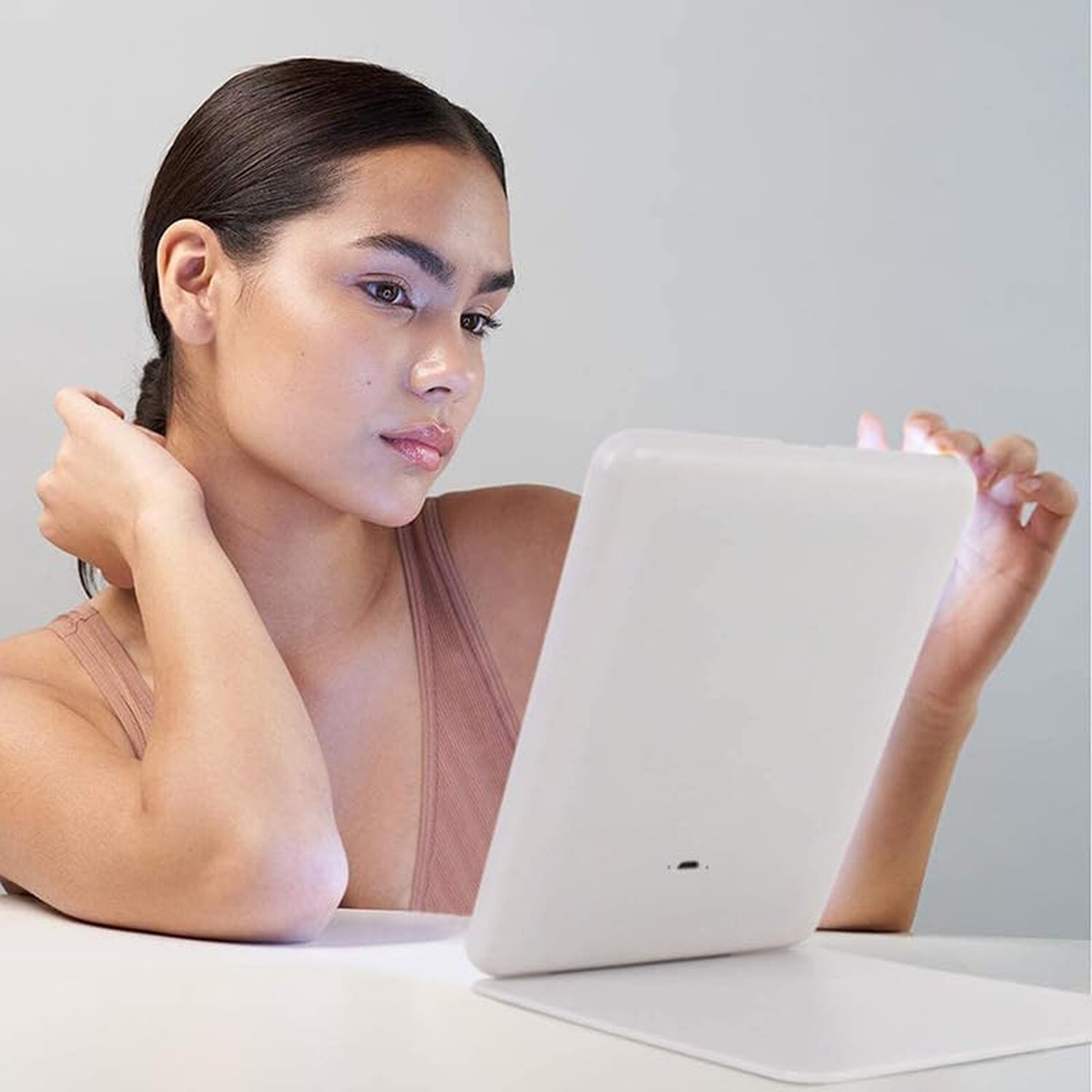 Portable 10X Magnifying LED Makeup Mirror with 3 Adjustable Lighting Modes and Dimmer Control