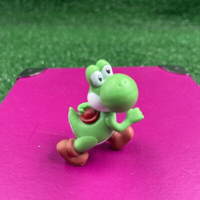 YOSHI RUNNING 2008 Nintendo PVC Toy Mini 2'' Figure Cake Topper Super Mario World