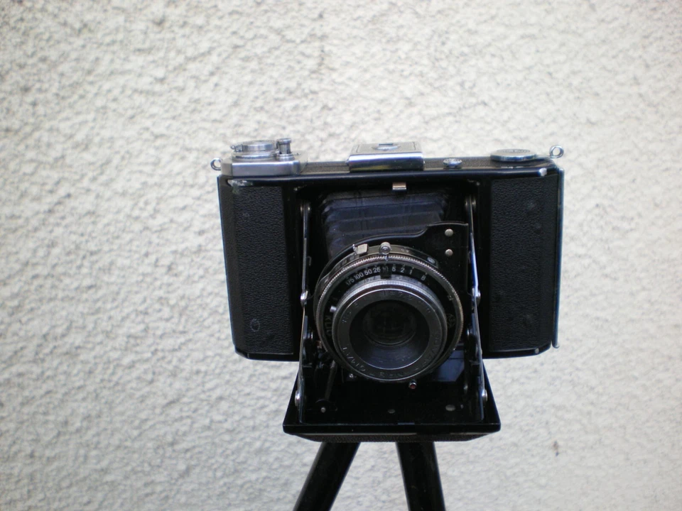 ancien appareil photographique a soufflet (ZEISS IKON)avec son trépied - Photo 2/4