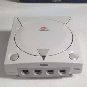 SEGA Dreamcast HKT-3020 Console White w/ Box, 2 Controllers, 4 Games