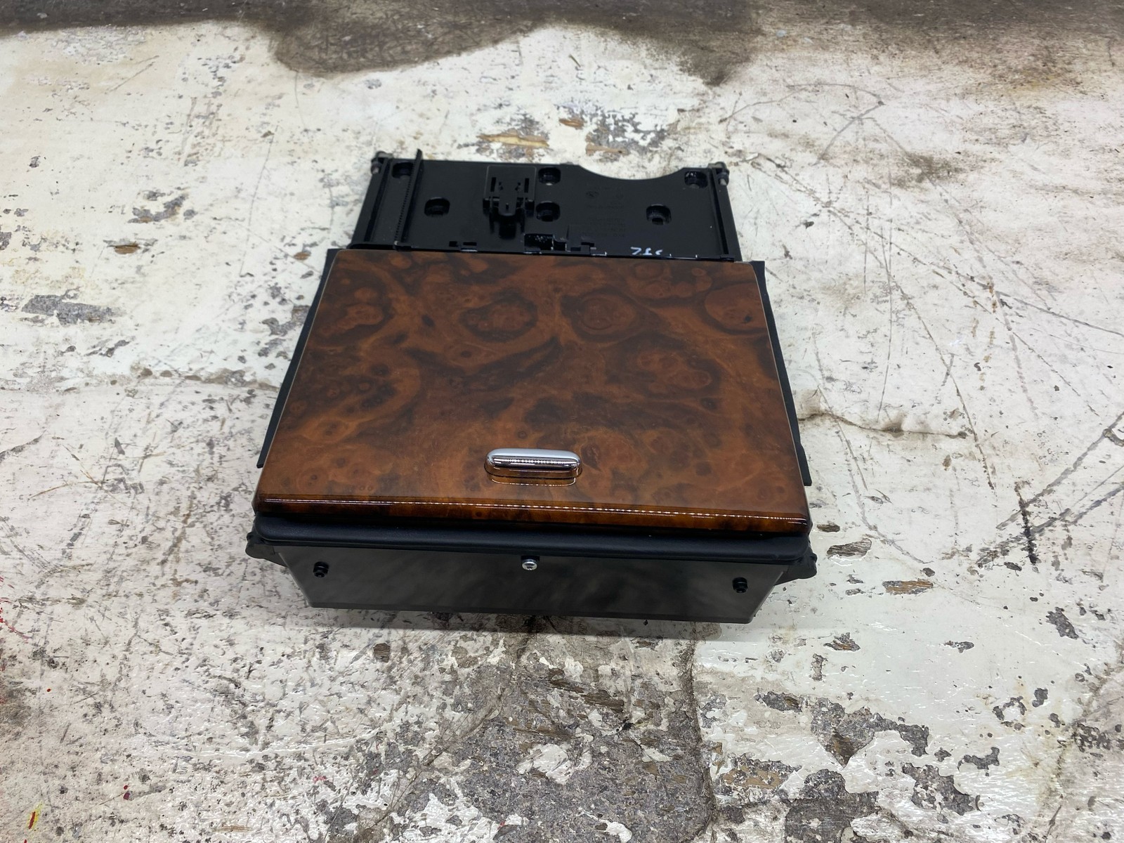 2010-2020 BENTLEY MULSANNE OEM FRONT CENTER CONSOLE STORAGE SLIDING TRAY PANEL