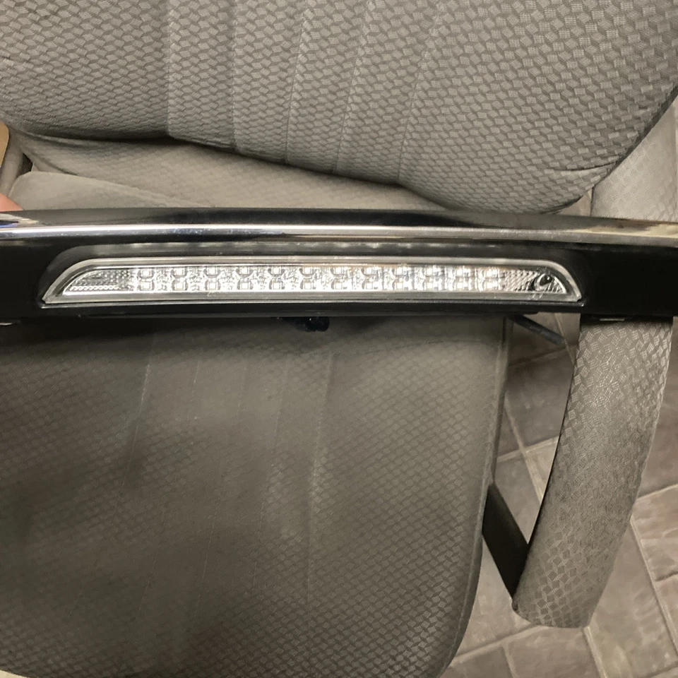 PEUGEOT 2008 TAILGATE BOOT LID SPOILER IN GREY EVL MK1 A94 P/N 9678324280 - Image 3 of 4