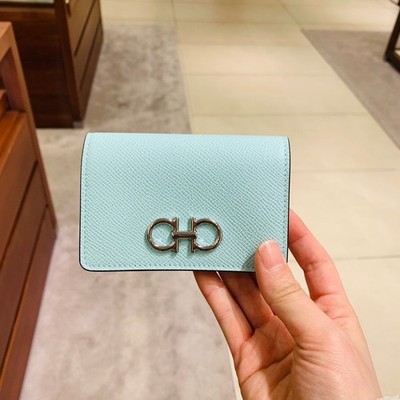 [Neu] Salvatore Ferragamo Gancini Flap Kartenetui   Mint   Roermond