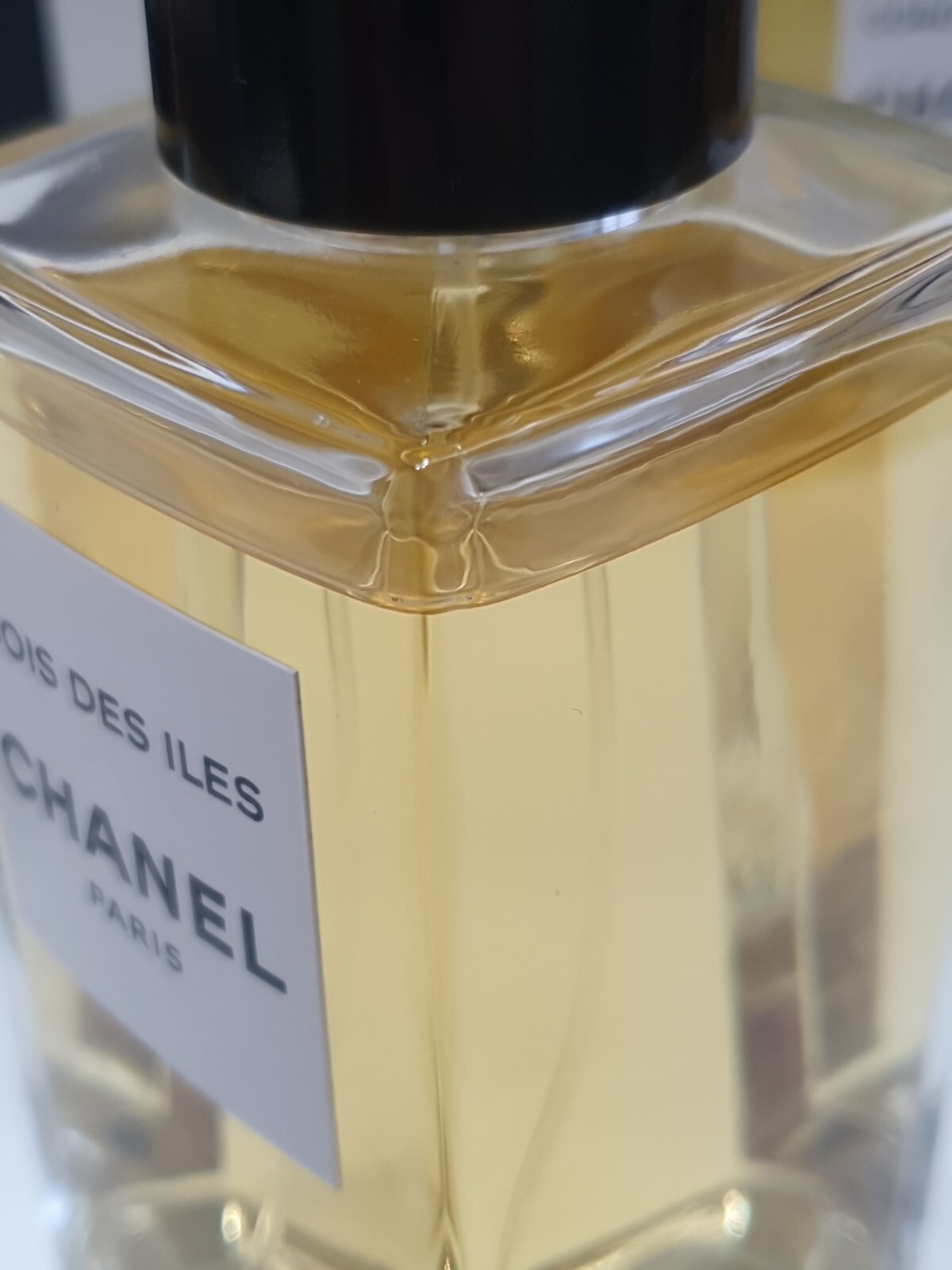 Bois Des iles Chanel, Eau de Parfum , 200ml bottle genuine , read